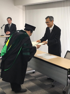 Dr. Ronilo O. de Castro receives his diploma from Mr. Kazuhito Kawakita, Dean of the Graduate School of Bioagricultural Sciences (Image credit: LRD, PCAARRD) alt