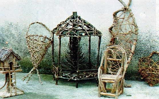 Handicrafts and furniture from various vines species (Image credit: DOST-FPRDI)
