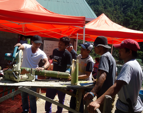 The four-day training on bamboo craft processing and basic finishing was joined in by farmers, students, housewives, local government workers and entrepreneurs.